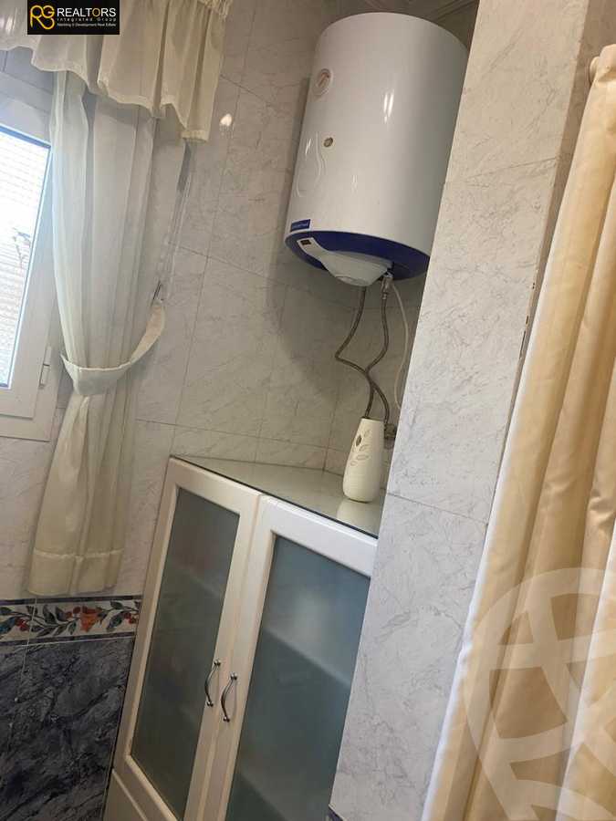 https://aqarmap.com.eg/en/listing/4335459-for-sale-cairo-6th-of-october-compound-royal-hills