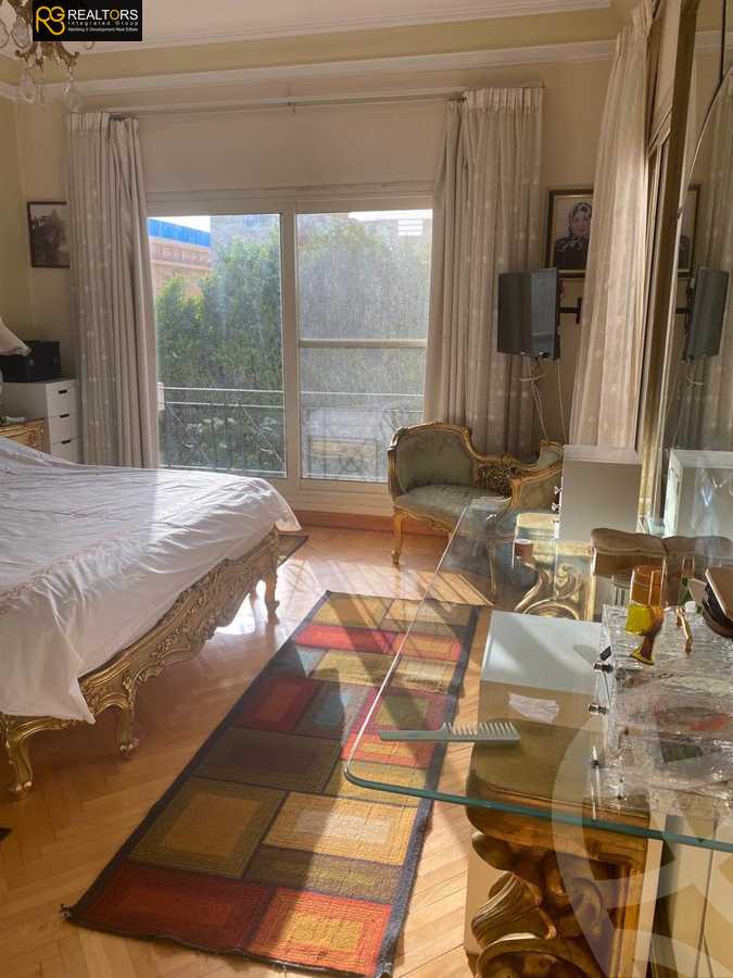 https://aqarmap.com.eg/en/listing/4335459-for-sale-cairo-6th-of-october-compound-royal-hills