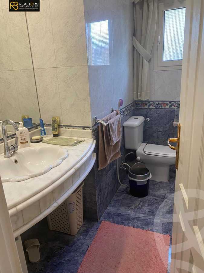https://aqarmap.com.eg/en/listing/4335459-for-sale-cairo-6th-of-october-compound-royal-hills