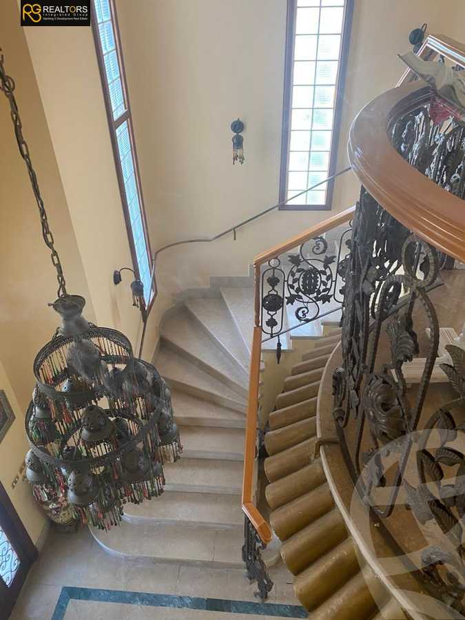 https://aqarmap.com.eg/en/listing/4335459-for-sale-cairo-6th-of-october-compound-royal-hills