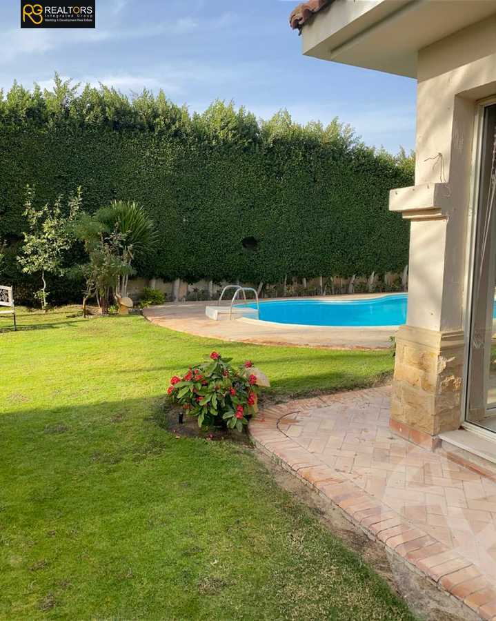 https://aqarmap.com.eg/en/listing/4335459-for-sale-cairo-6th-of-october-compound-royal-hills