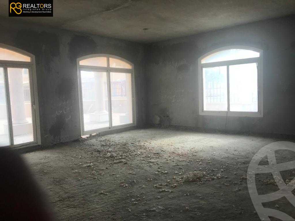 https://aqarmap.com.eg/en/listing/4353497-for-sale-cairo-el-sheikh-zayed-city-compounds-in-sheikh-zayed-royal-meadows