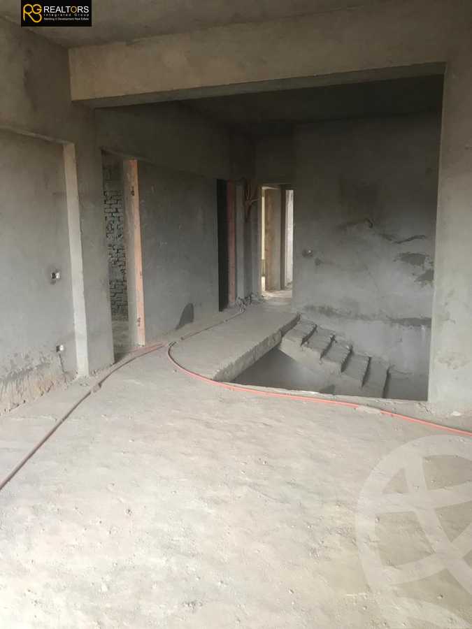https://aqarmap.com.eg/en/listing/4353497-for-sale-cairo-el-sheikh-zayed-city-compounds-in-sheikh-zayed-royal-meadows