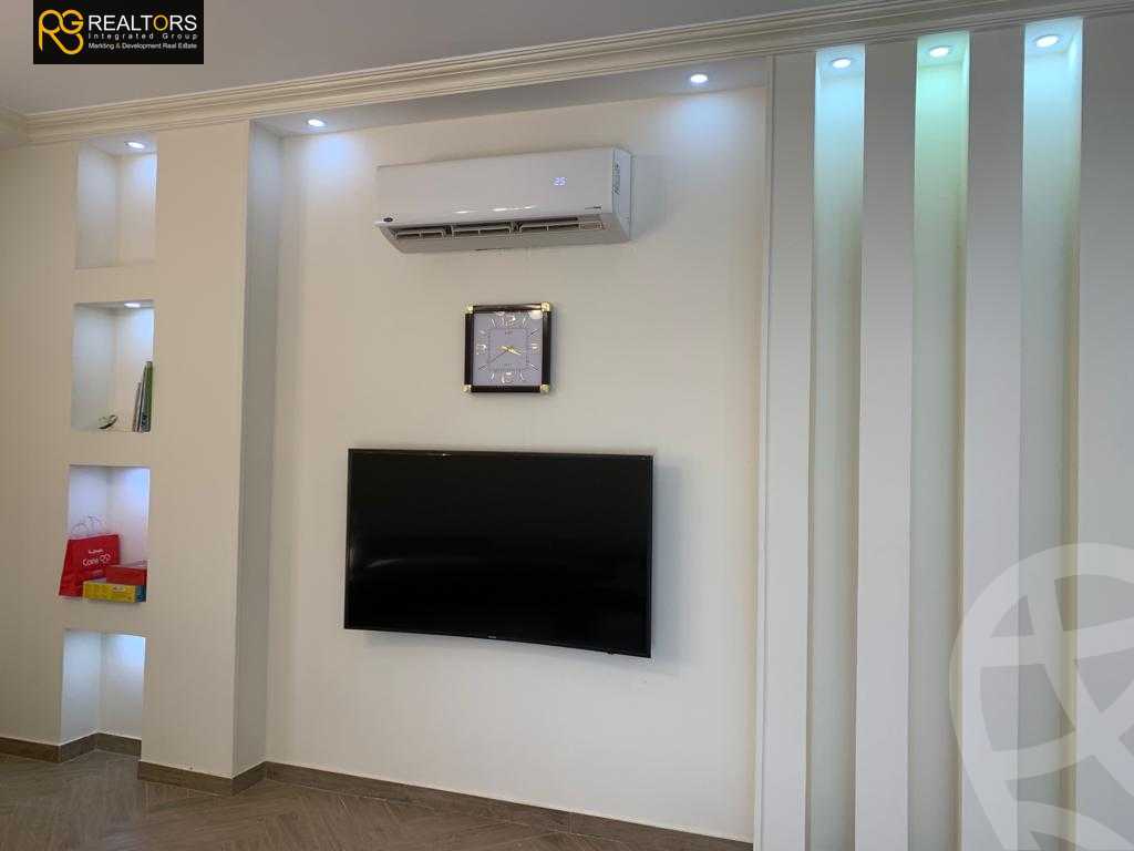 https://aqarmap.com.eg/ar/listing/4353672-for-sale-cairo-el-sheikh-zayed-city-compounds-in-sheikh-zayed-royal-city