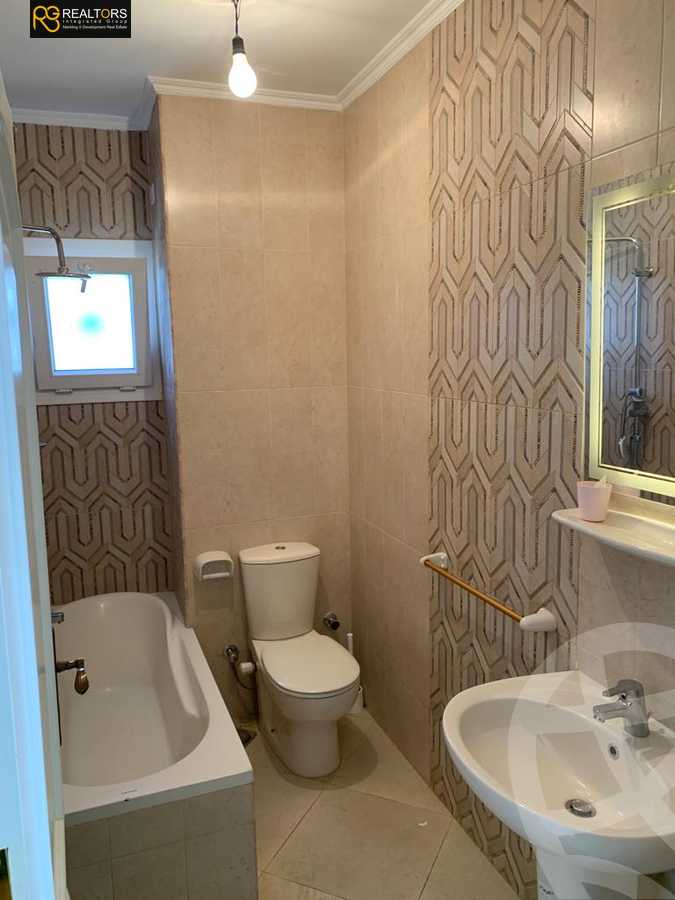 https://aqarmap.com.eg/ar/listing/4353672-for-sale-cairo-el-sheikh-zayed-city-compounds-in-sheikh-zayed-royal-city