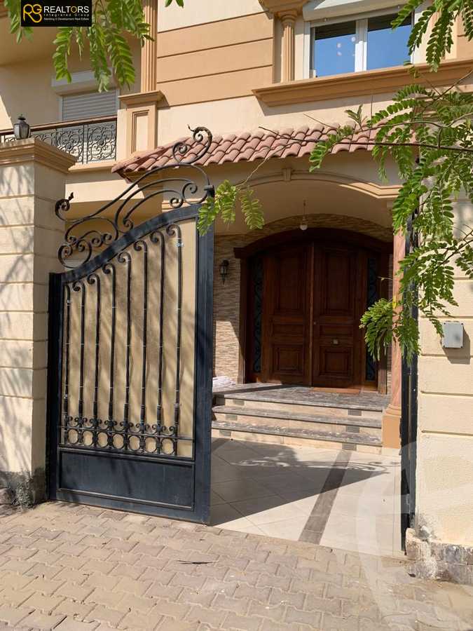 https://aqarmap.com.eg/ar/listing/4353672-for-sale-cairo-el-sheikh-zayed-city-compounds-in-sheikh-zayed-royal-city