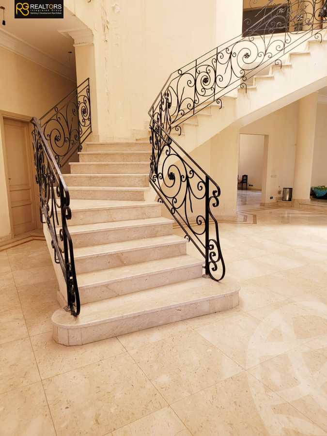 https://aqarmap.com.eg/ar/listing/4369566-for-sale-cairo-6th-of-october-compound-royal-hills