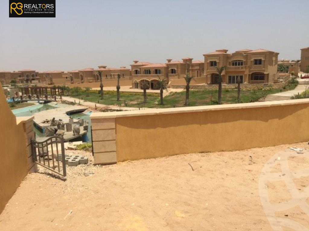 https://aqarmap.com.eg/en/listing/4371101-for-sale-cairo-el-sheikh-zayed-city-compounds-in-sheikh-zayed-royal-meadows