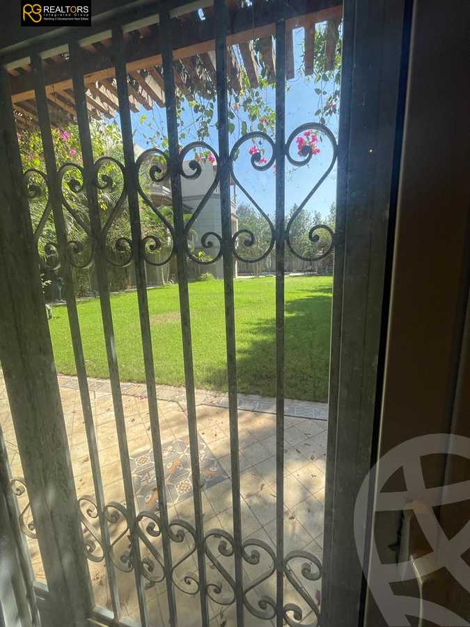 https://aqarmap.com.eg/ar/listing/4371176-for-sale-cairo-el-sheikh-zayed-city-compounds-in-sheikh-zayed-beverly-hills