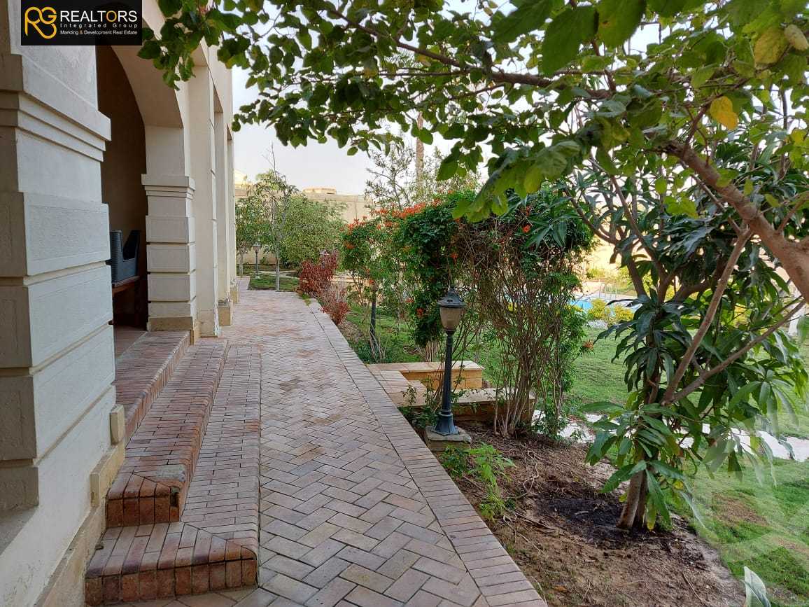 https://aqarmap.com.eg/en/listing/4372085-for-sale-cairo-6th-of-october-compound-royal-hills