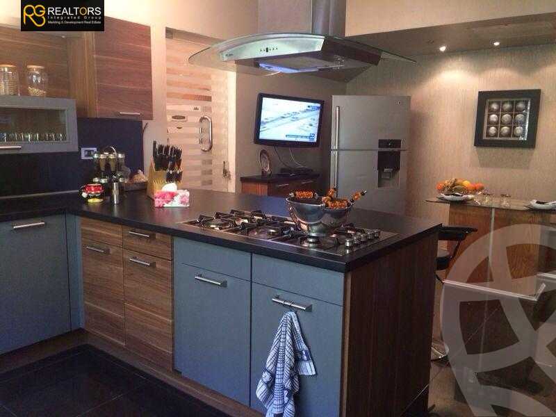 https://aqarmap.com.eg/en/listing/4374870-for-sale-cairo-6th-of-october-compound-royal-hills
