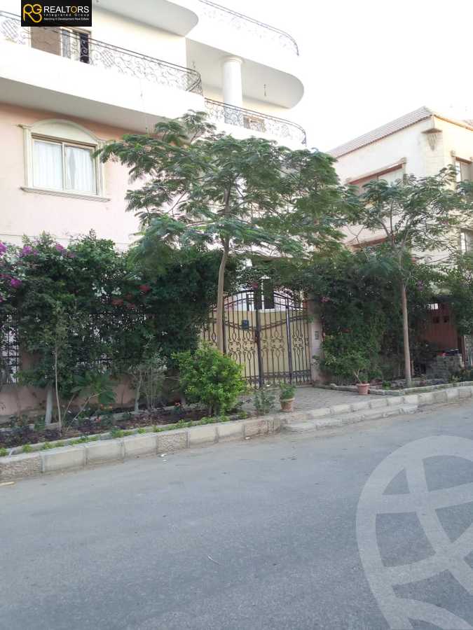 https://aqarmap.com.eg/ar/listing/4499481-for-sale-cairo-6th-of-october-hadaeq-october-kmbwnd-fy-hdyq-ktwbr-el-fardoos-city