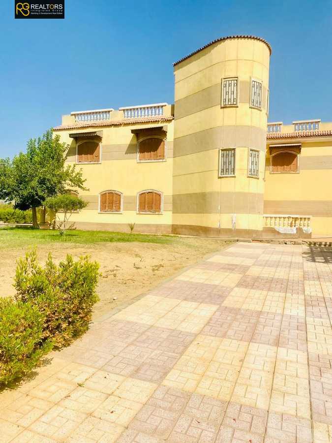 https://aqarmap.com.eg/en/listing/4743732-for-sale-cairo-el-sheikh-zayed-city-lshykh-zyd-ljdyd-el-reef-el-oroby