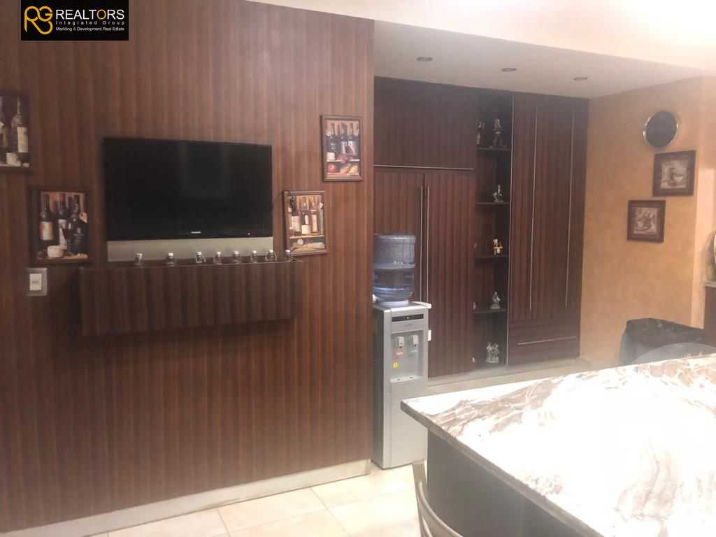 https://aqarmap.com.eg/ar/listing/4846340-for-sale-cairo-el-sheikh-zayed-city-compounds-royal-city