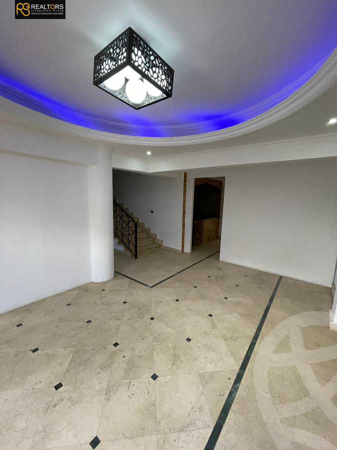 https://aqarmap.com.eg/ar/listing/4872400-for-sale-cairo-6th-of-october-featured-neighborhood-el-motamayez-neighborhood-abd-el-moneim-riad-st