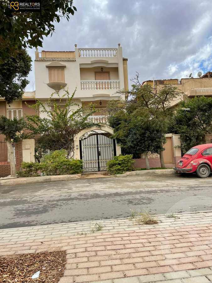 https://aqarmap.com.eg/ar/listing/4872400-for-sale-cairo-6th-of-october-featured-neighborhood-el-motamayez-neighborhood-abd-el-moneim-riad-st