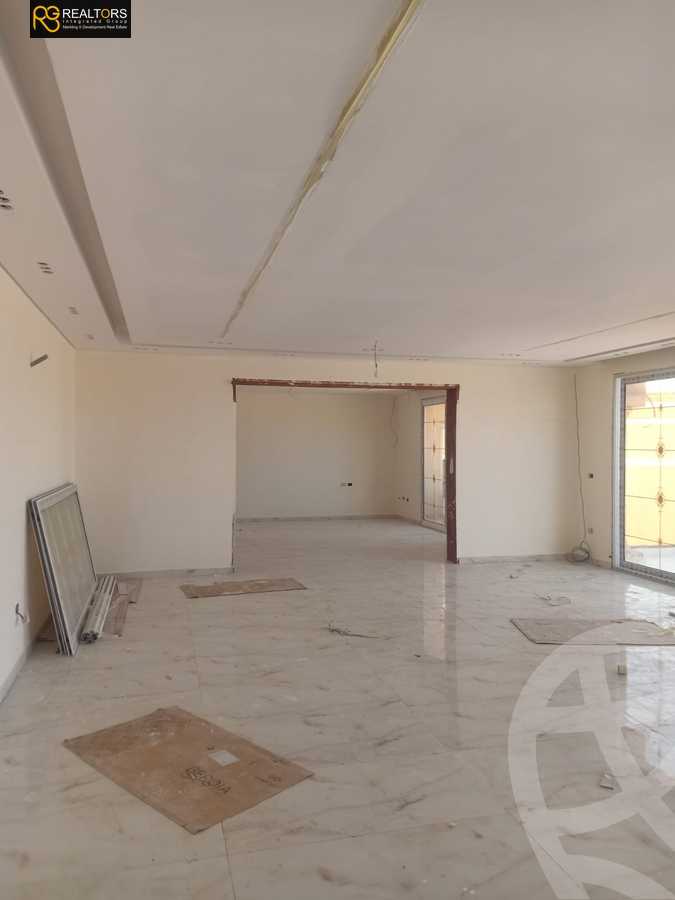 https://aqarmap.com.eg/ar/listing/4904754-for-sale-cairo-el-sheikh-zayed-city-compounds-royal-meadows