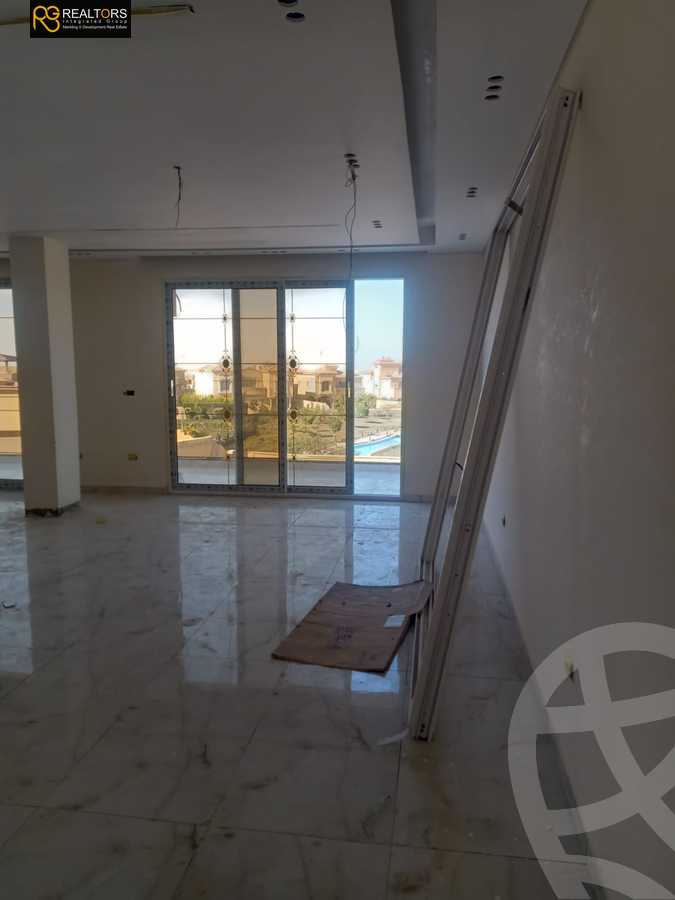 https://aqarmap.com.eg/ar/listing/4904754-for-sale-cairo-el-sheikh-zayed-city-compounds-royal-meadows