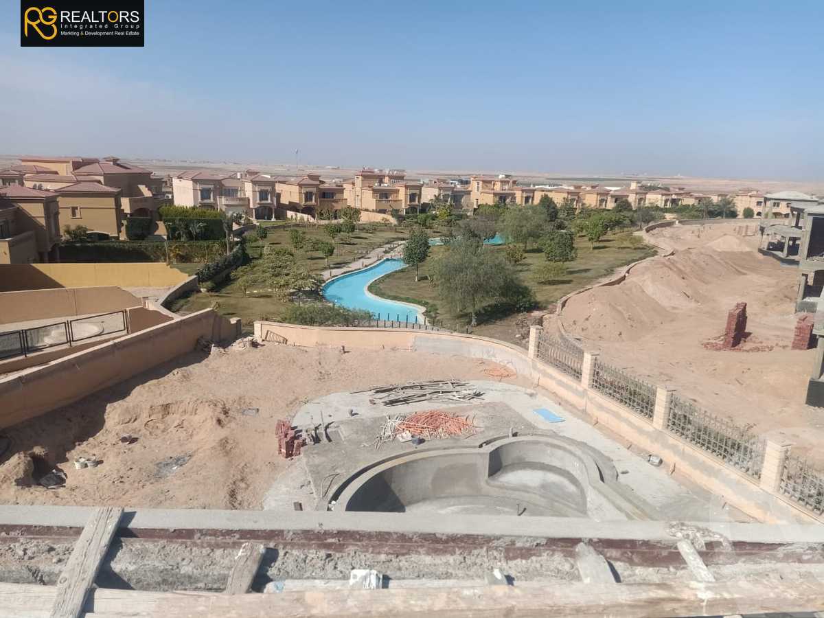 https://aqarmap.com.eg/ar/listing/4904754-for-sale-cairo-el-sheikh-zayed-city-compounds-royal-meadows