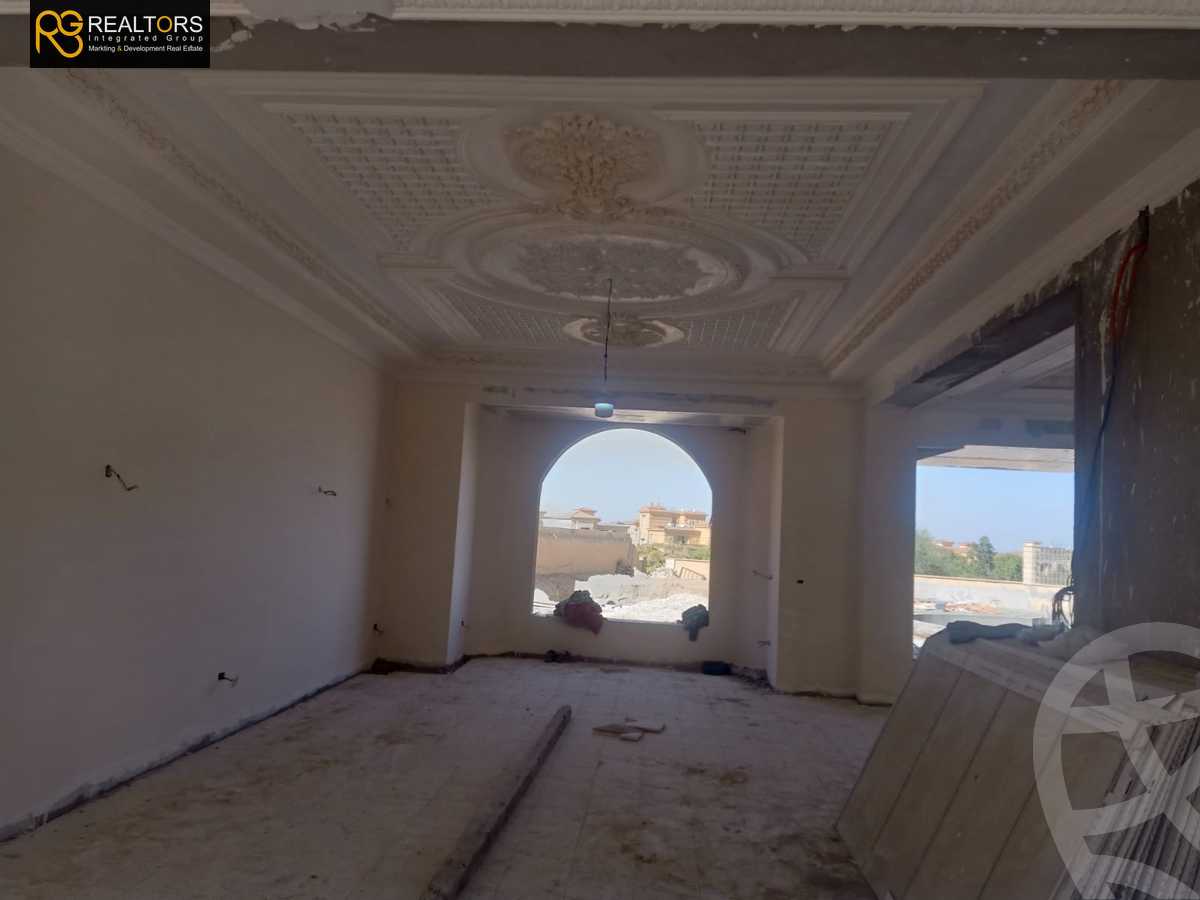 https://aqarmap.com.eg/ar/listing/4904754-for-sale-cairo-el-sheikh-zayed-city-compounds-royal-meadows