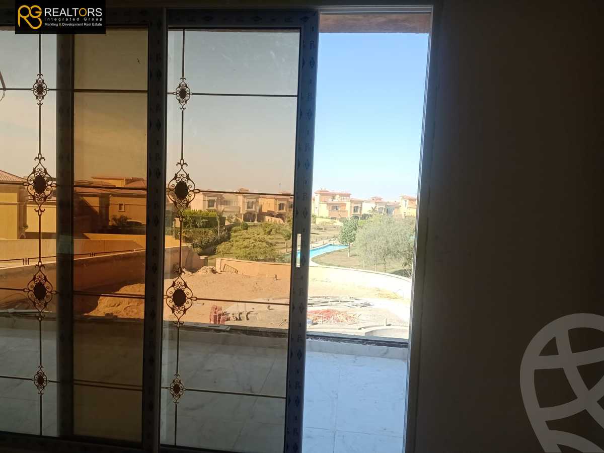 https://aqarmap.com.eg/ar/listing/4904754-for-sale-cairo-el-sheikh-zayed-city-compounds-royal-meadows