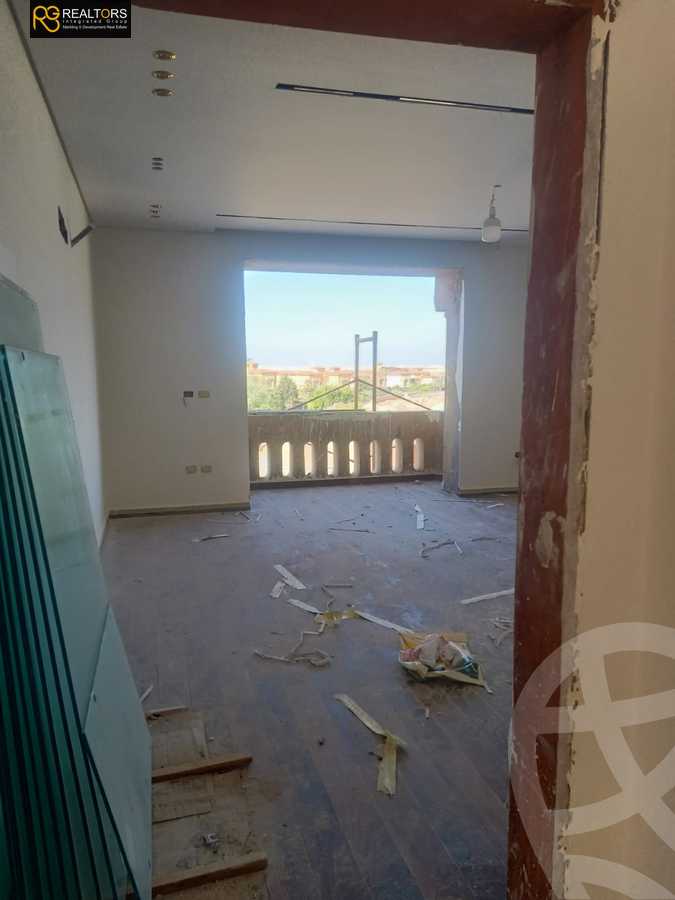 https://aqarmap.com.eg/ar/listing/4904754-for-sale-cairo-el-sheikh-zayed-city-compounds-royal-meadows