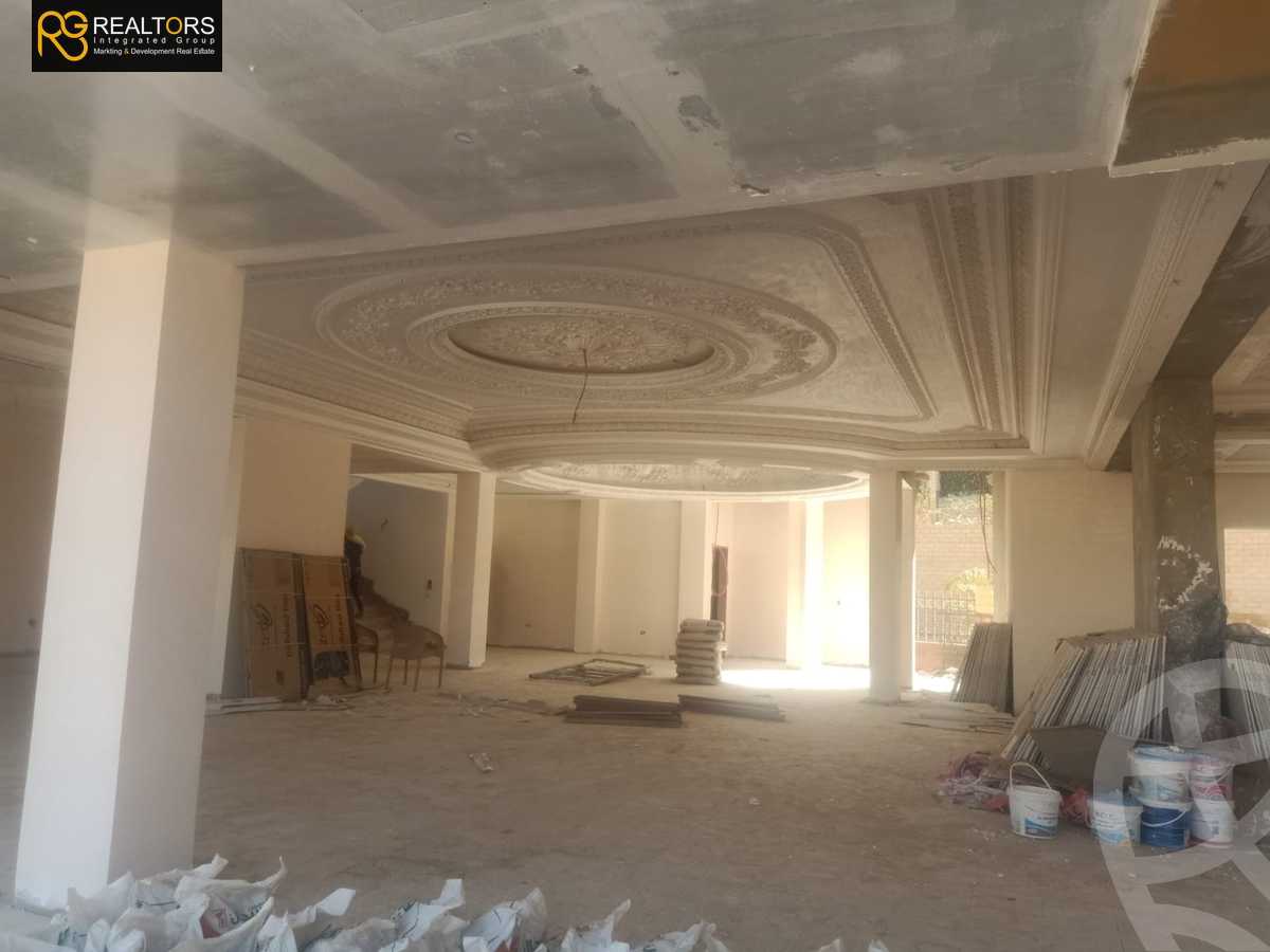 https://aqarmap.com.eg/ar/listing/4904754-for-sale-cairo-el-sheikh-zayed-city-compounds-royal-meadows