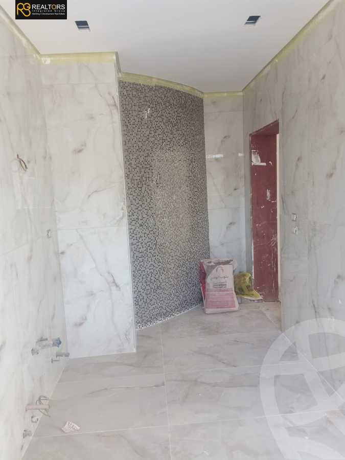 https://aqarmap.com.eg/ar/listing/4904754-for-sale-cairo-el-sheikh-zayed-city-compounds-royal-meadows