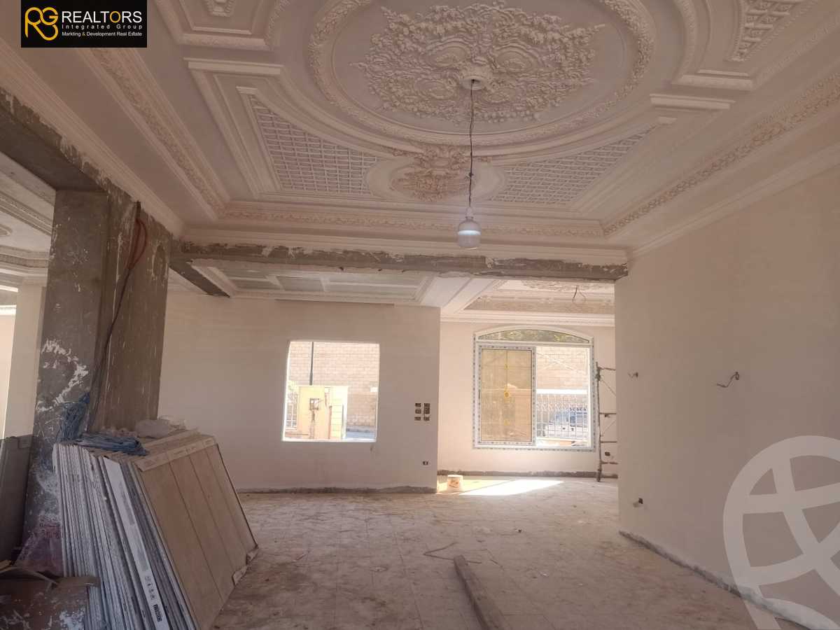 https://aqarmap.com.eg/ar/listing/4904754-for-sale-cairo-el-sheikh-zayed-city-compounds-royal-meadows