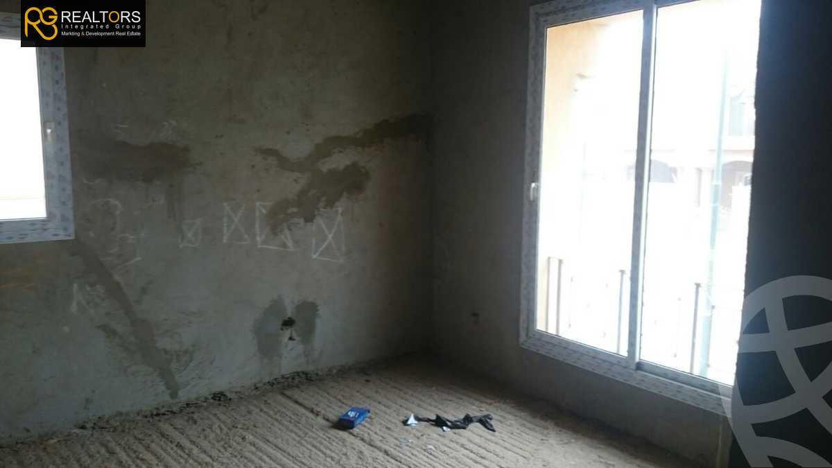 https://aqarmap.com.eg/en/listing/4906043-for-sale-cairo-el-sheikh-zayed-city-compounds-royal-meadows