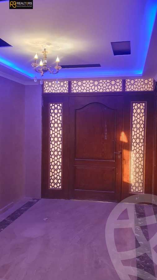 https://aqarmap.com.eg/ar/listing/4927679-for-sale-cairo-el-sheikh-zayed-city-compounds-royal-city