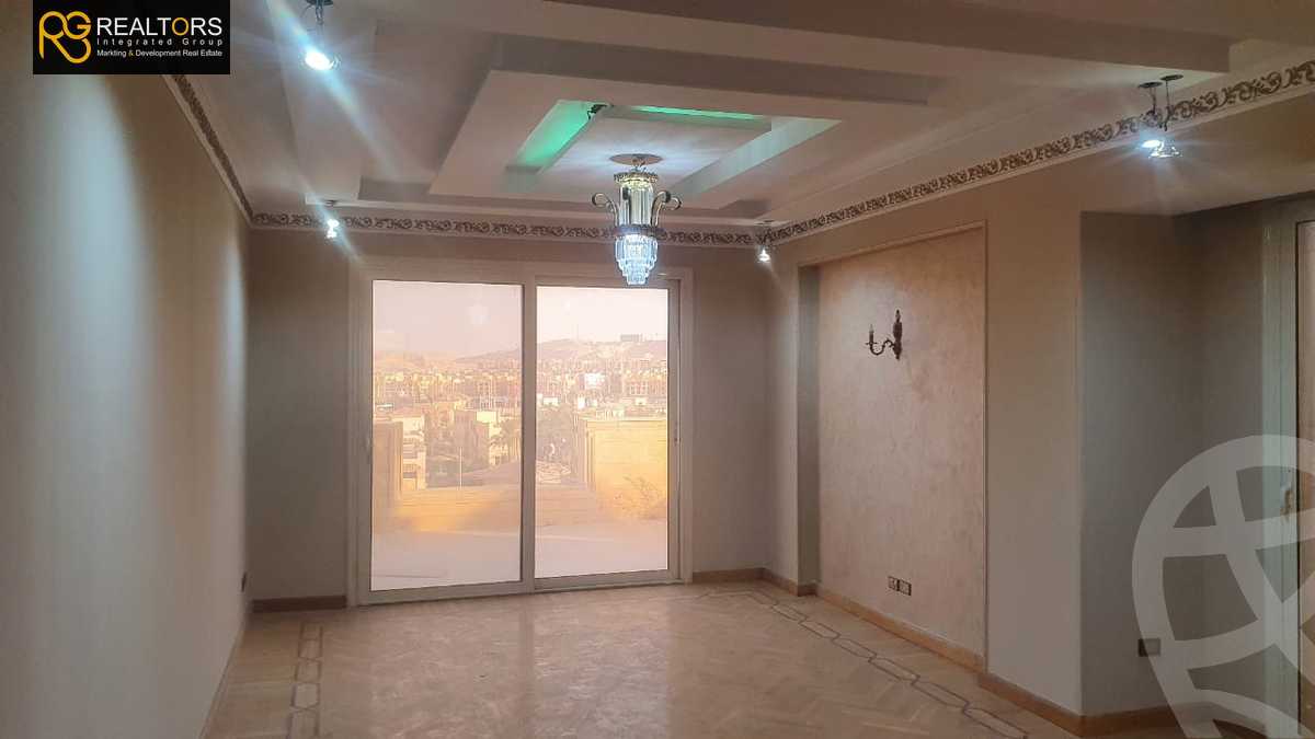 https://aqarmap.com.eg/ar/listing/4927679-for-sale-cairo-el-sheikh-zayed-city-compounds-royal-city