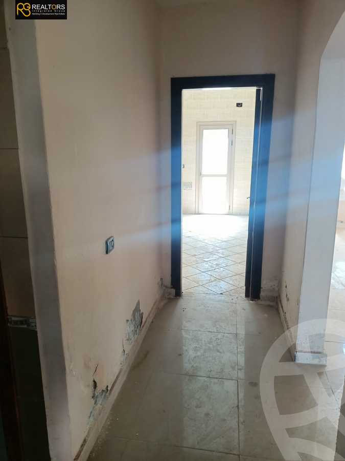 https://aqarmap.com.eg/ar/listing/5085440-for-sale-cairo-el-sheikh-zayed-city-compounds-el-yasmeen-compound