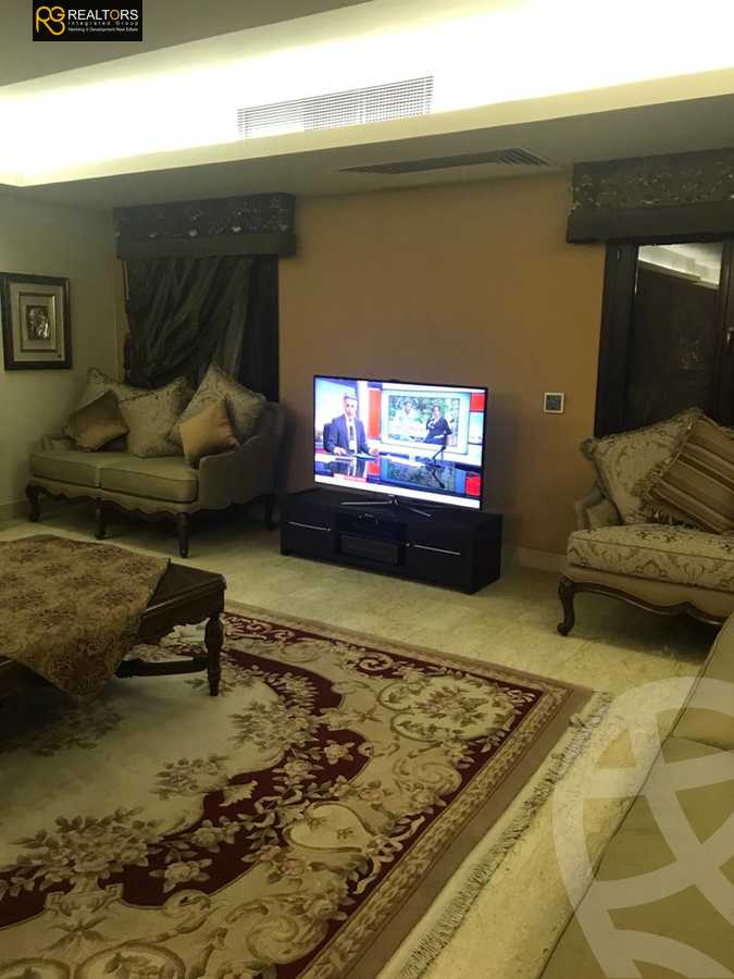 https://aqarmap.com.eg/ar/listing/5085620-for-sale-cairo-el-sheikh-zayed-city-compounds-royal-city