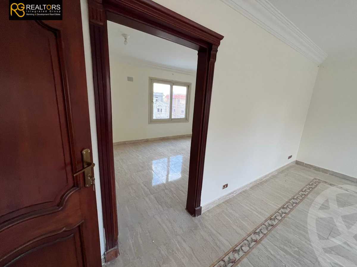 https://aqarmap.com.eg/ar/listing/5085721-for-sale-cairo-el-sheikh-zayed-city-compounds-el-yasmeen-compound