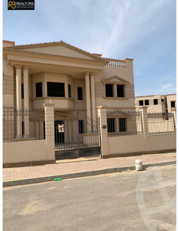 https://aqarmap.com.eg/ar/listing/5089087-for-sale-cairo-el-sheikh-zayed-city-compounds-royal-city