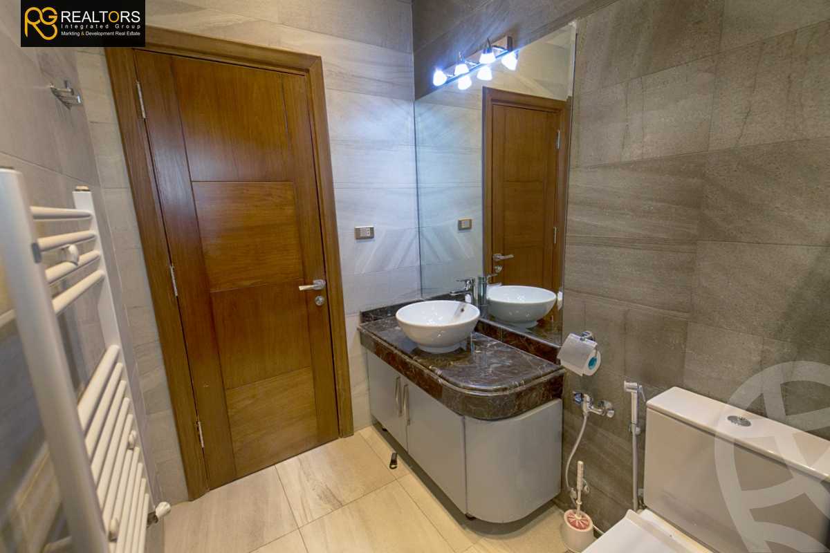 https://aqarmap.com.eg/ar/listing/5219923-for-sale-cairo-el-sheikh-zayed-city-compounds-kmbwnd-ljry-swdyk