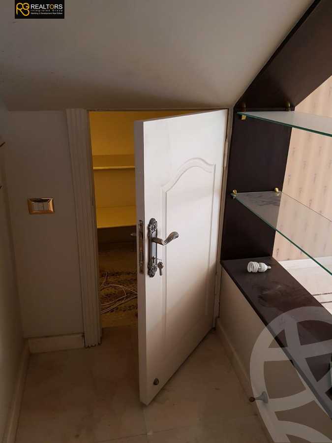 https://aqarmap.com.eg/en/listing/5227019-for-sale-cairo-el-sheikh-zayed-city-compounds-greens