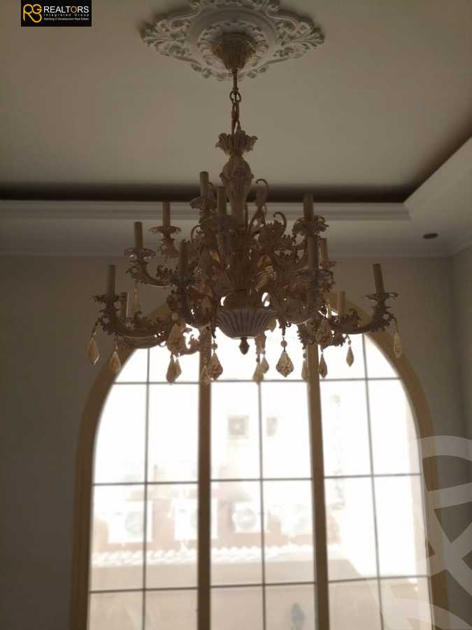 https://aqarmap.com.eg/ar/listing/5230726-for-sale-cairo-el-sheikh-zayed-city-compounds-royal-city