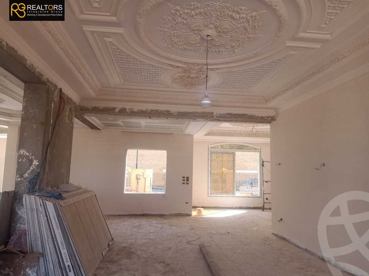 https://aqarmap.com.eg/en/listing/5232324-for-sale-cairo-el-sheikh-zayed-city-compounds-royal-meadows