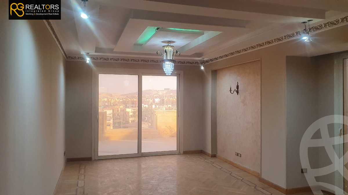 https://aqarmap.com.eg/ar/listing/5234106-for-sale-cairo-el-sheikh-zayed-city-compounds-royal-city