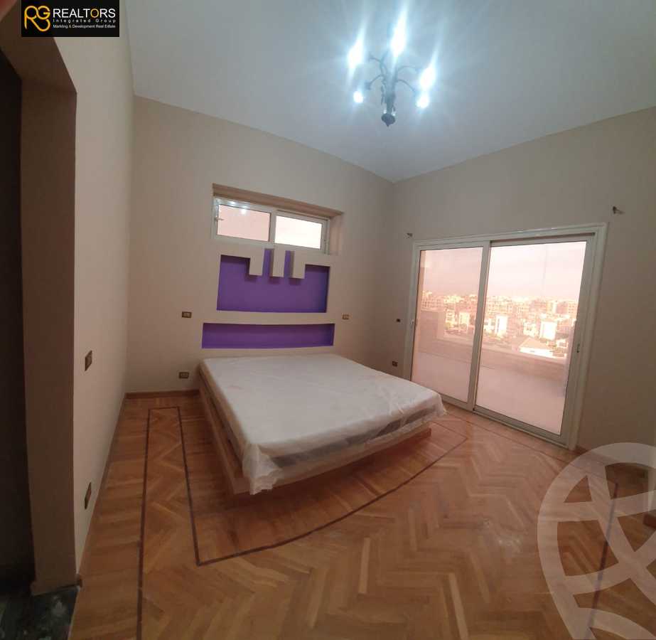 https://aqarmap.com.eg/ar/listing/5234106-for-sale-cairo-el-sheikh-zayed-city-compounds-royal-city