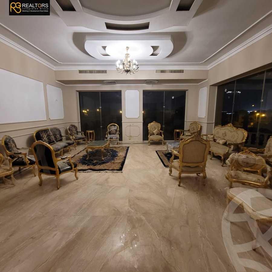 https://aqarmap.com.eg/ar/listing/5234106-for-sale-cairo-el-sheikh-zayed-city-compounds-royal-city