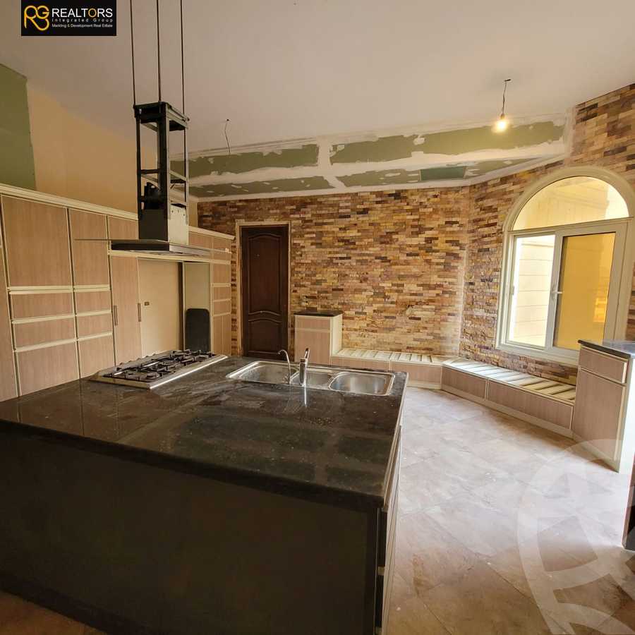 https://aqarmap.com.eg/ar/listing/5234106-for-sale-cairo-el-sheikh-zayed-city-compounds-royal-city