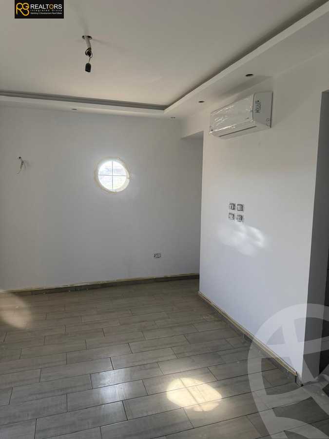 https://aqarmap.com.eg/ar/listing/5250784-for-sale-cairo-new-cairo-compounds-royal-maxim