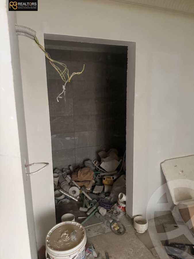 https://aqarmap.com.eg/ar/listing/5250784-for-sale-cairo-new-cairo-compounds-royal-maxim