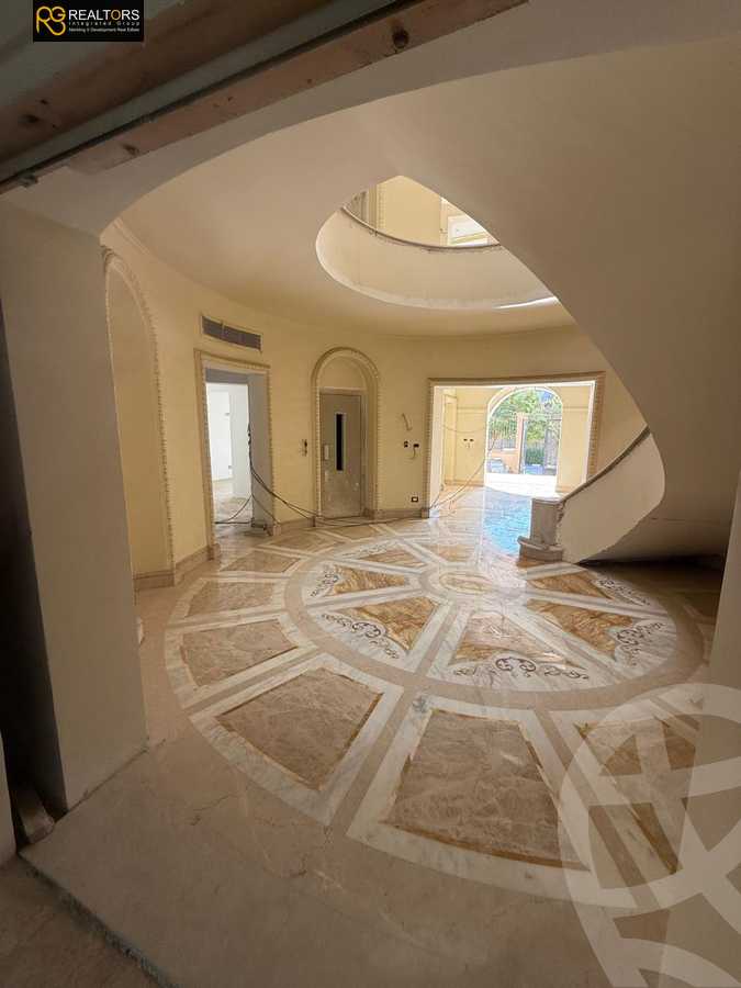 https://aqarmap.com.eg/ar/listing/5250784-for-sale-cairo-new-cairo-compounds-royal-maxim