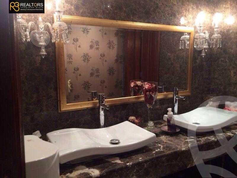 https://aqarmap.com.eg/ar/listing/5291220-for-sale-cairo-6th-of-october-compounds-royal-hills