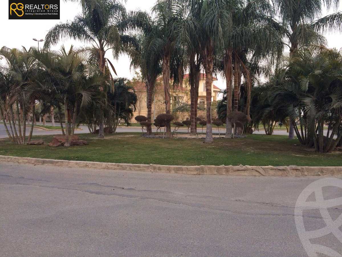 https://aqarmap.com.eg/ar/listing/5291220-for-sale-cairo-6th-of-october-compounds-royal-hills