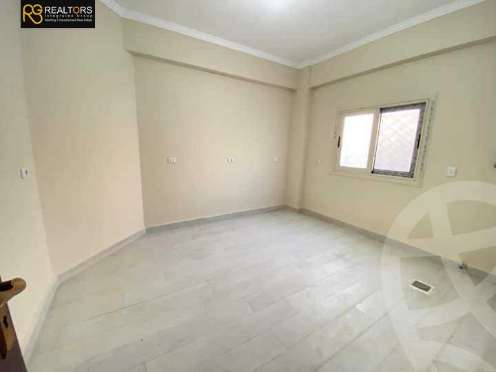 https://aqarmap.com.eg/en/listing/5293526-for-sale-cairo-6th-of-october-featured-neighborhood-first-touristic-village-el-shaheed-mohammed-abdul-latif-alshimi-st